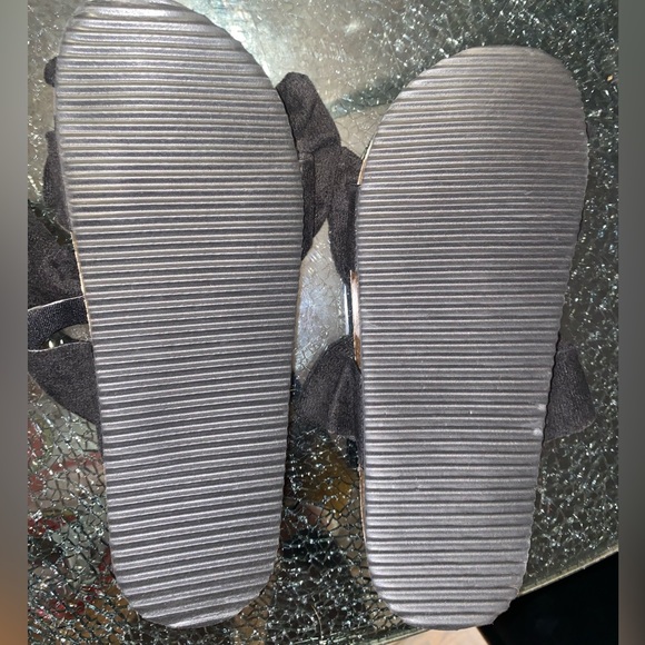 Woman’s sandals size 7. - Picture 3 of 5